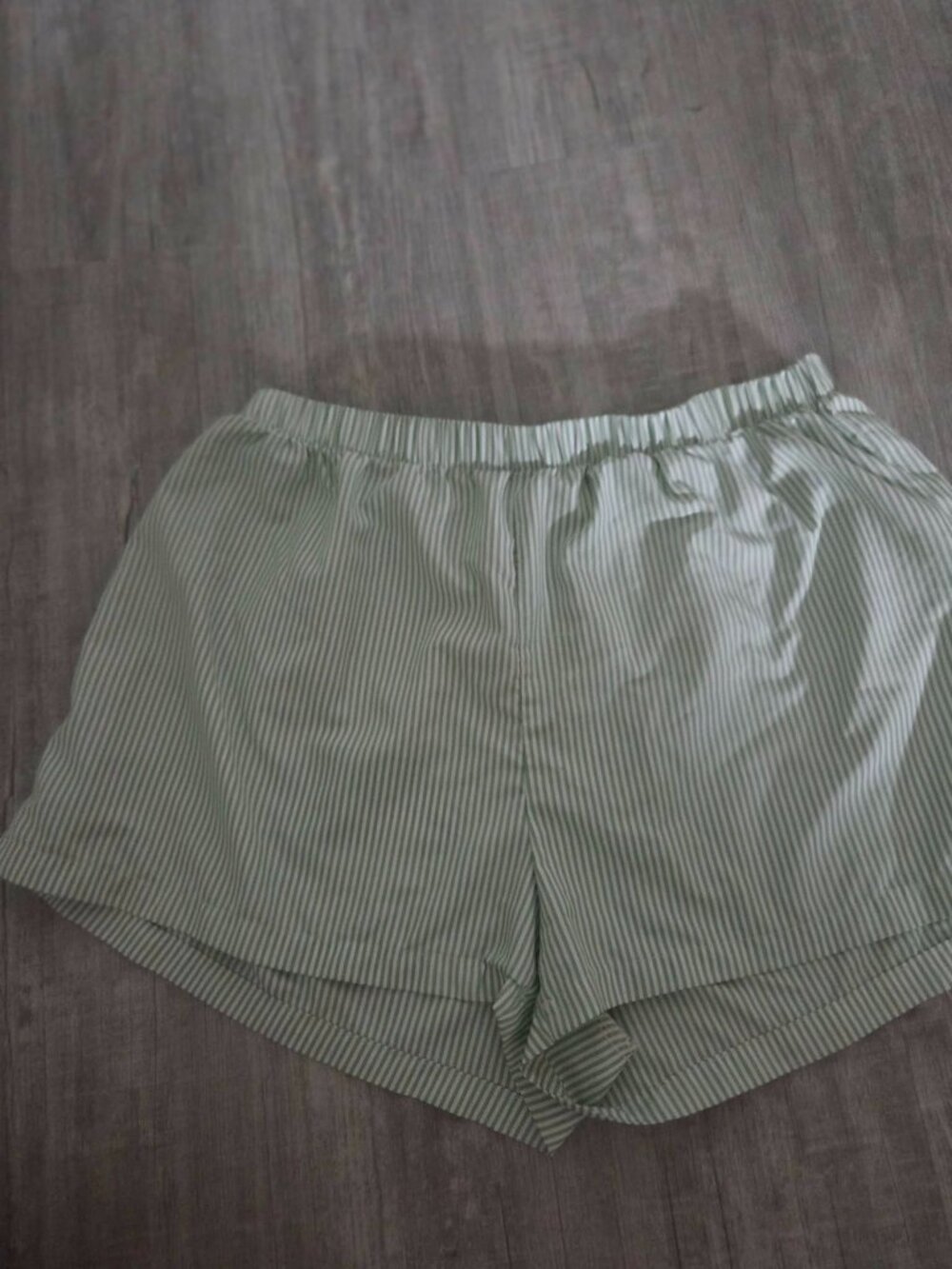Short ligné blanc et vert